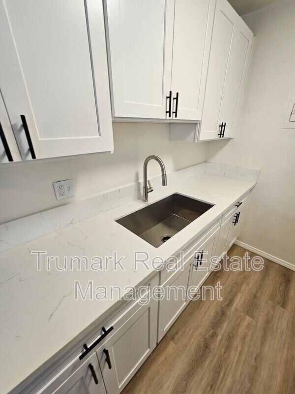 Building Photo - 337 Riverdale Dr Unit 7 Rental