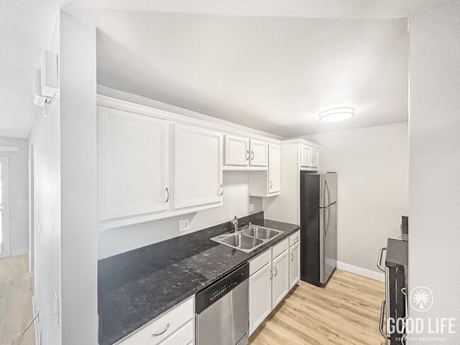 Photo - Beautiful 2BD/1BA W/ Updated Kitchen, AC, ...