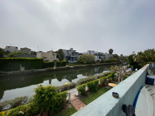 Building Photo - 2614 Grand Canal