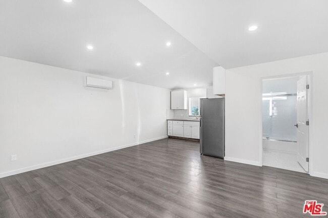 Photo - 3509-3504 Kinney St