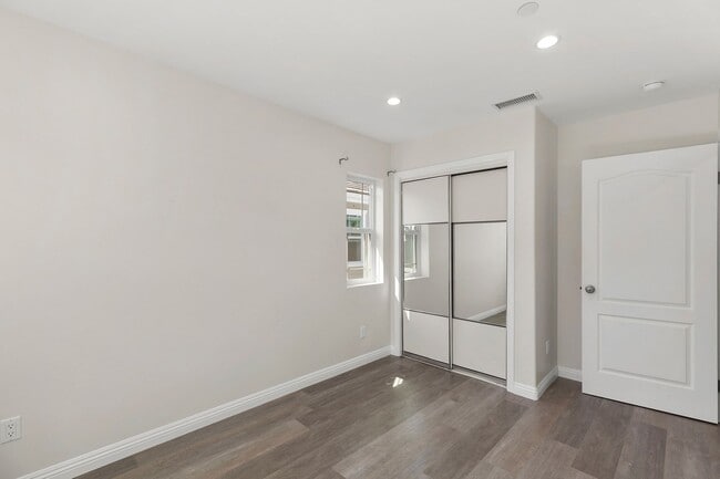 Photo - 3 Bedroom & 2.5 Bathroom Townhome with 2 Car Garage & Laundry