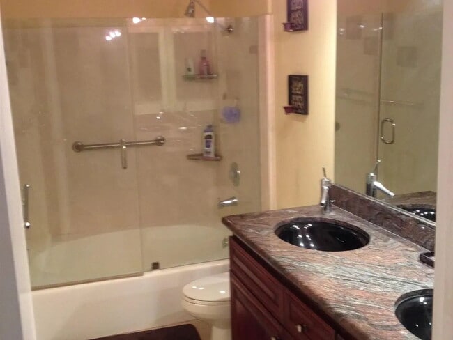 Photo - "Chic Urban Retreat: Cozy 1-Bedroom Oasis in the Heart of San Diego!"