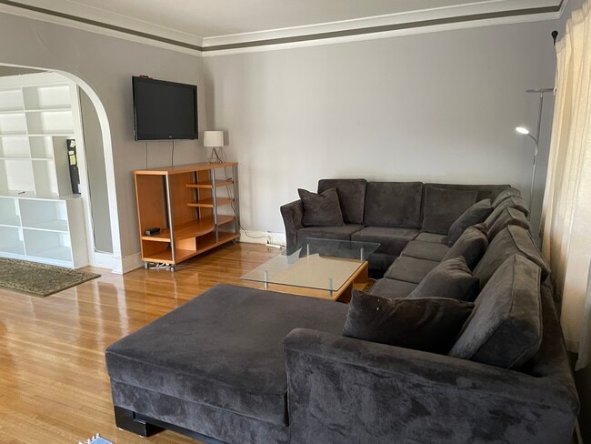 Photo - 849 N Sycamore Ave Unit 849 N Sycamore Ave