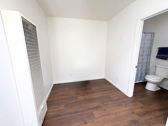 Photo - 711 E J St Unit B