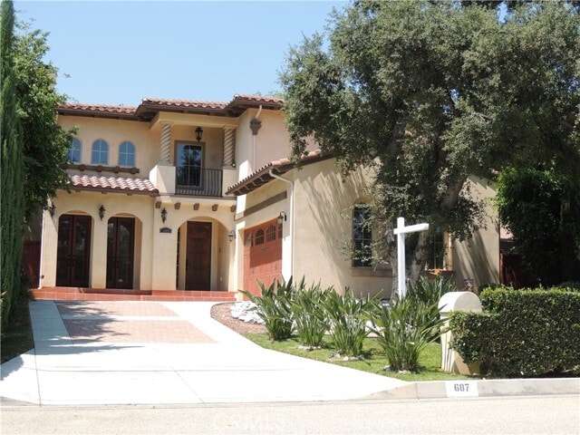 Building Photo - 687 Ramona Ave