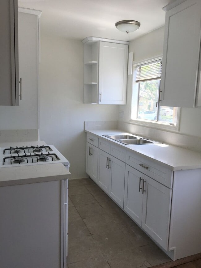 Photo - Victory, 1700-1702 Unit 1700 #C