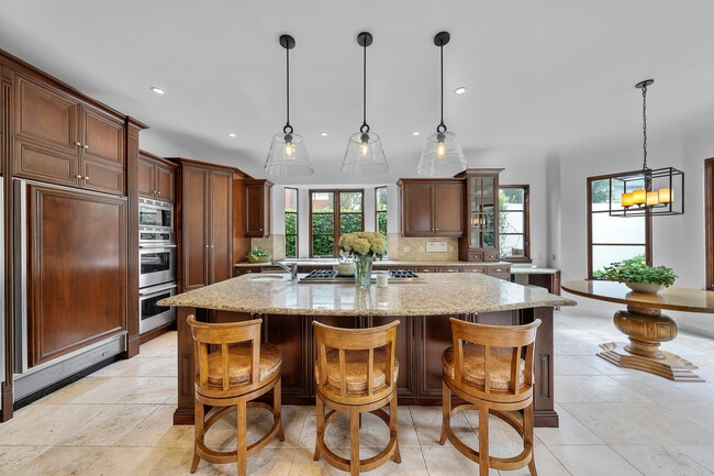 Photo - 1901 John St