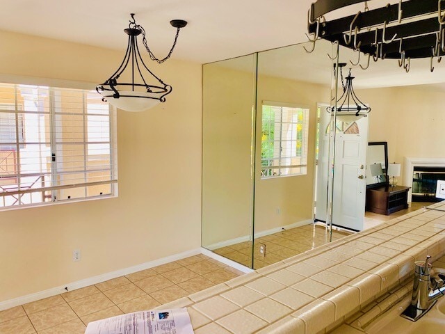 Building Photo - Beautiful Condo Located in the Heart Of Ca...