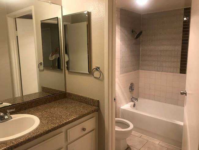 Downstairs Full Bath - 10659 Caminito Cascara