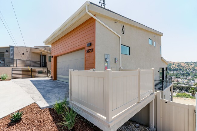 Building Photo - 3870 W Point Dr