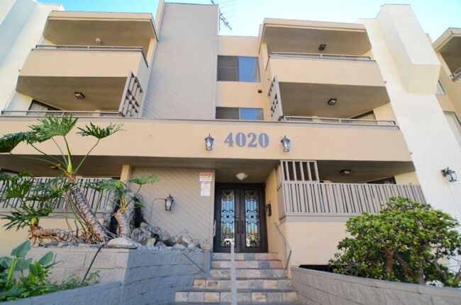 Photo - 5th Street Apartments- Luxurious Bedrooms ...