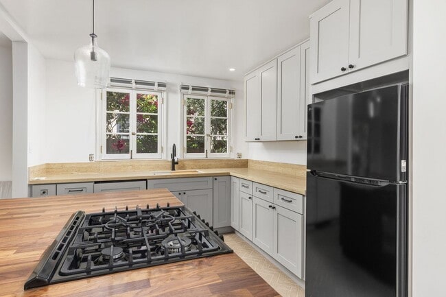 Photo - 720 N Harper Ave