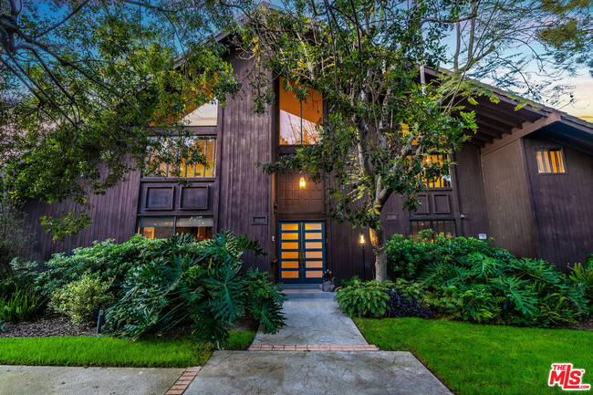 Photo - 4635 Clybourn Ave Townhome