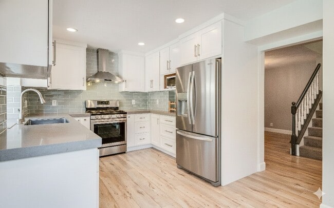 Photo - 470 Providence Ct