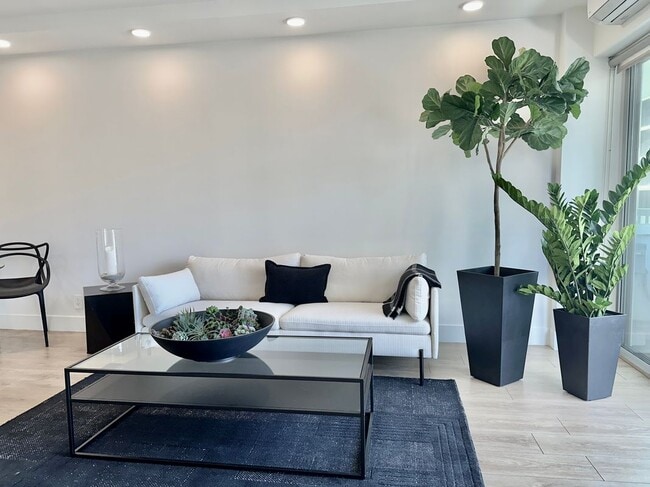 Photo - 999 N Doheny Dr Unit Apt 904