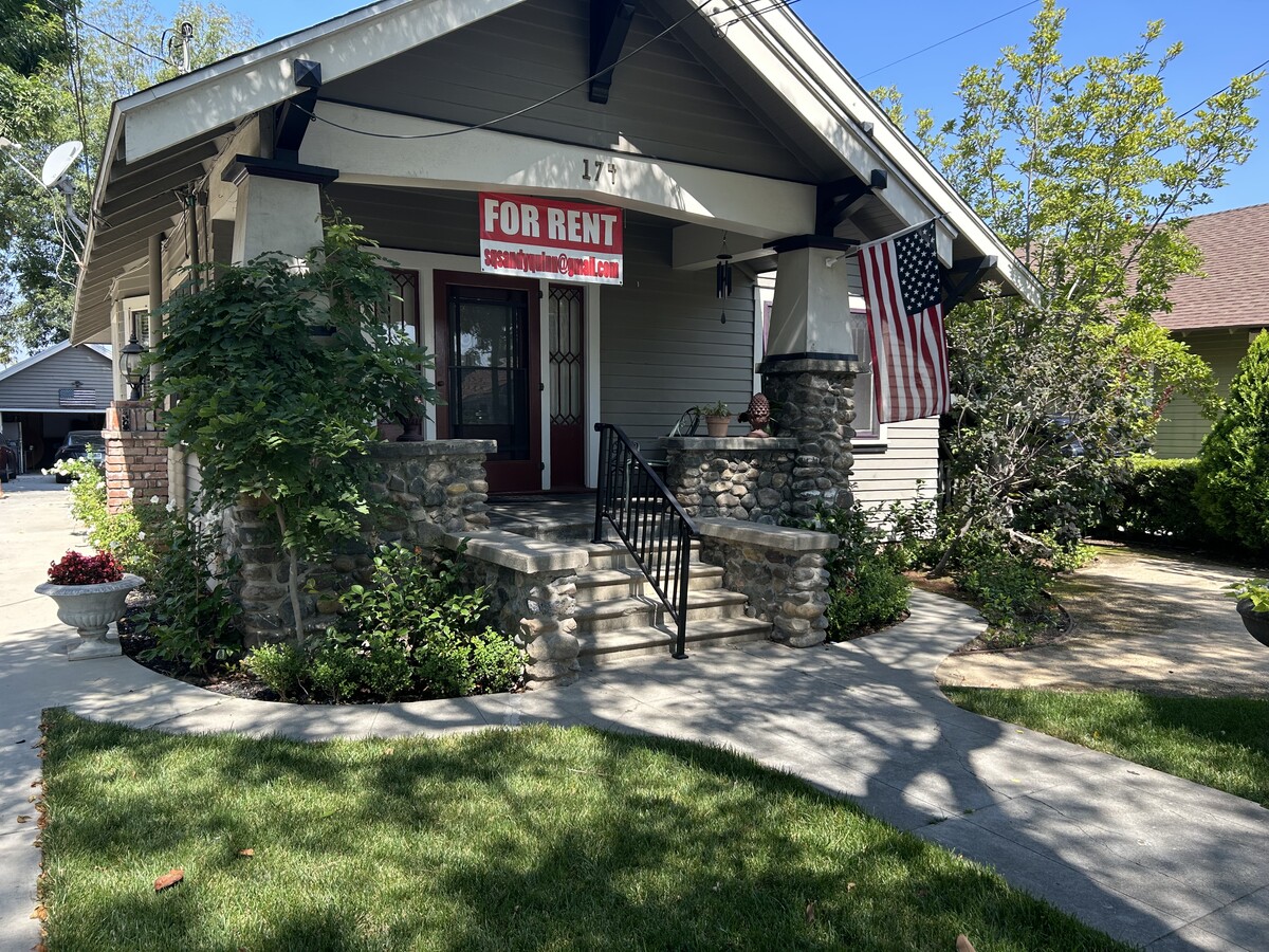 Photo - 174 N Shaffer St House