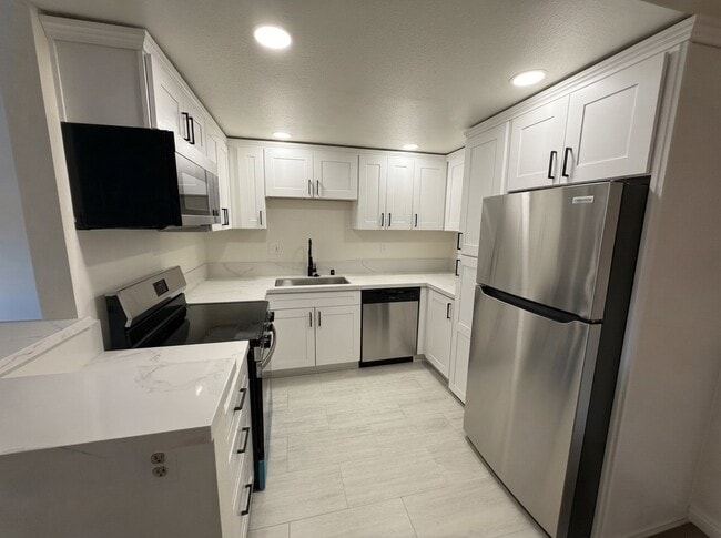 Building Photo - 214 Woodland Pkwy Unit 101