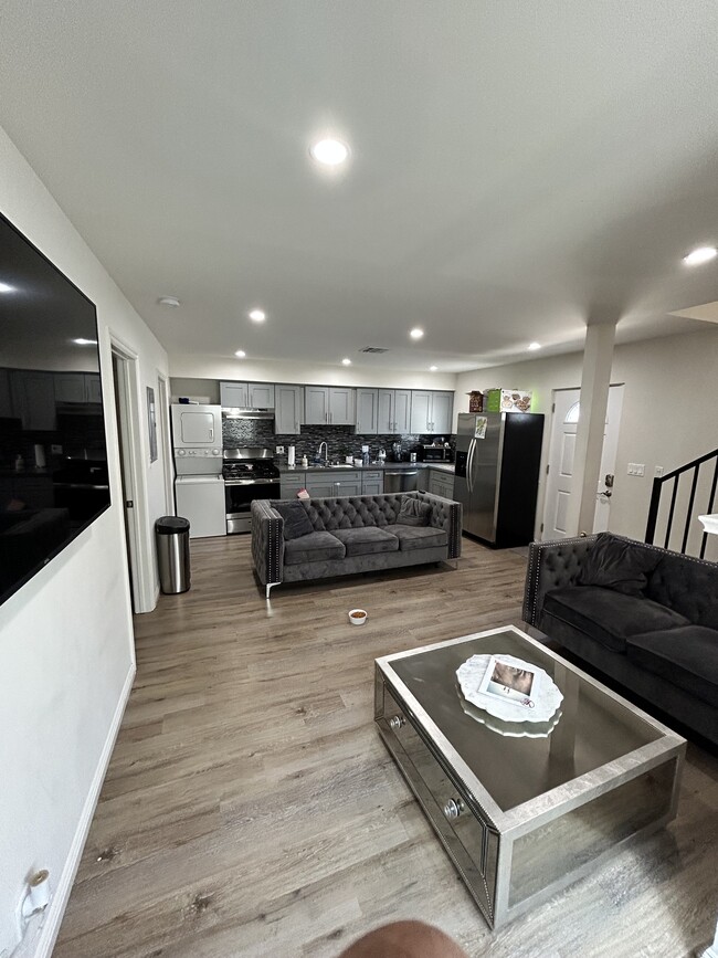 Photo - 6724 Nestle Ave