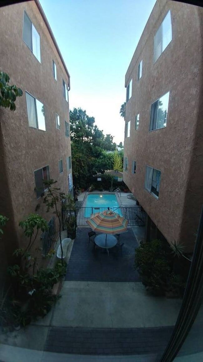 Building Photo - PRIME HOLLYWOOD 3RD FLOOR 1-BEDROOM APARTMENT Unit 314