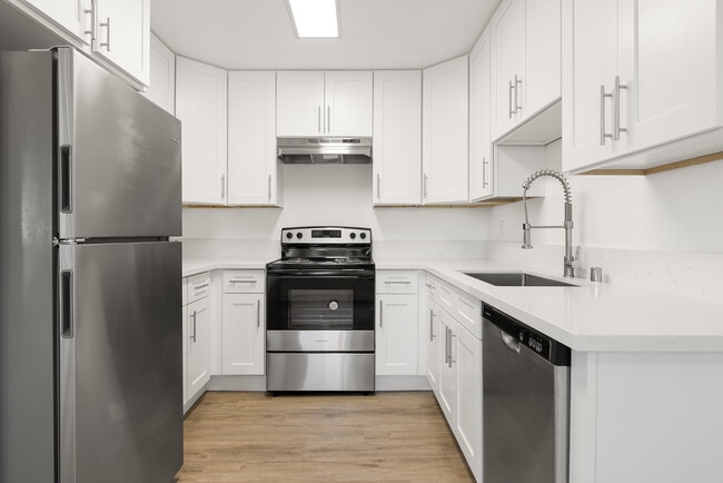 Create meals and memories in your modern kitchen. - Park Apartments