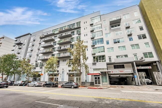 Photo - 645 W 9th St Condo