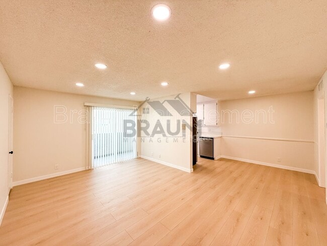 Building Photo - 11007 Hartsook St Unit 203