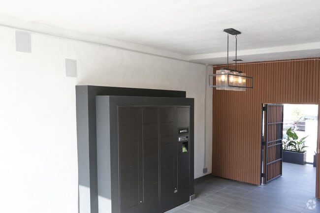 Package Lockers - Gracie on Gramercy