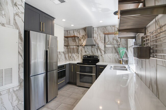 Photo - 18 Corniche Dr