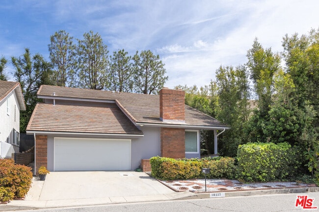 Building Photo - 10227 Autumn Leaf Cir