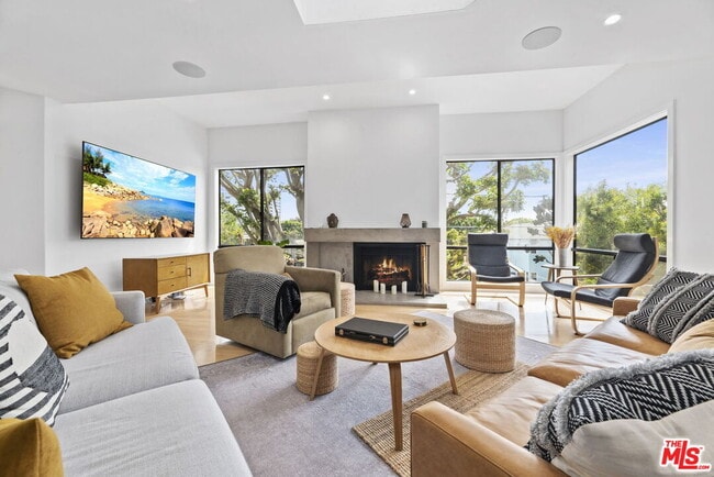 Building Photo - 2607 2nd St Unit 1