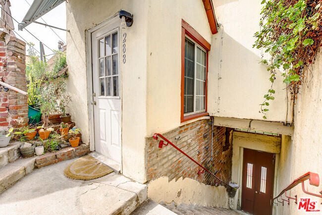 Building Photo - 288 1/2 S Coronado St Rental