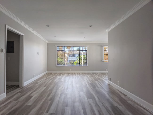 Building Photo - 458 S Oakhurst Dr Unit 1 Rental
