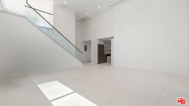 Photo - 621 Kings Rd Unit 1