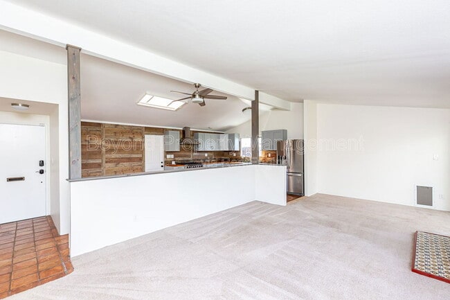 Photo - 4654 Glacier Ave