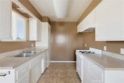 Photo - 782 Lewis St