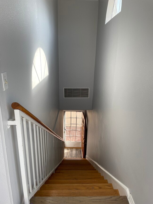 Entrance - 756 Vernon Ave Unit B