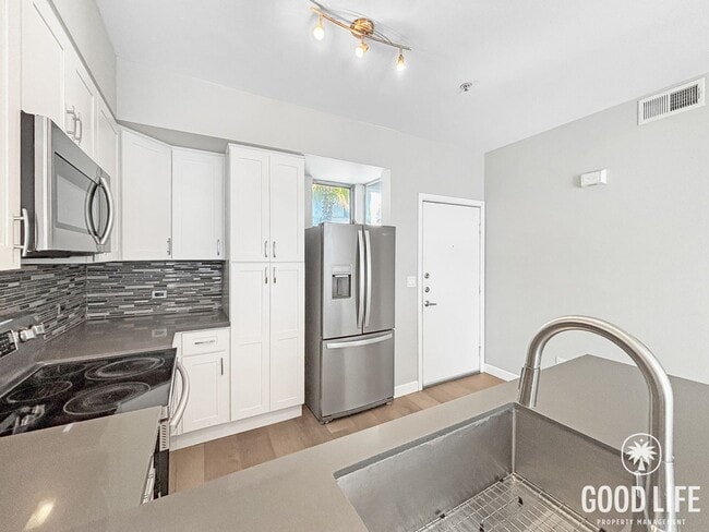 Photo - Sleek 1B/1BA Condo in the Heart of Marina District with A/C, In-Unit W/D & Reserved Parking! Unit 319