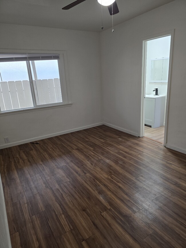 Photo - 4527 Esther St