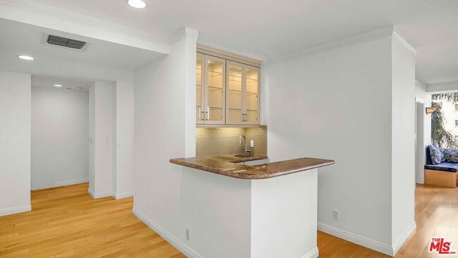 Photo - 10724 Wilshire Blvd Unit 305