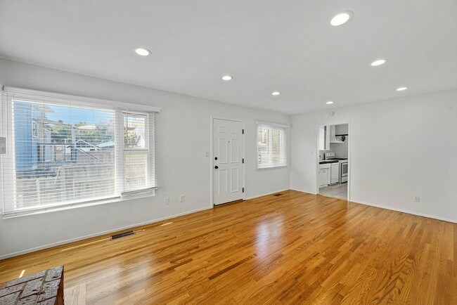 Photo - 2247 Bolinas St