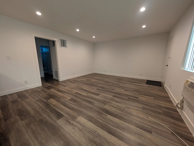 Photo - 739 N Sweetzer Ave Unit 4