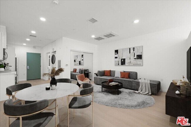 Building Photo - 3977 Beverly Blvd Unit 104 Rental