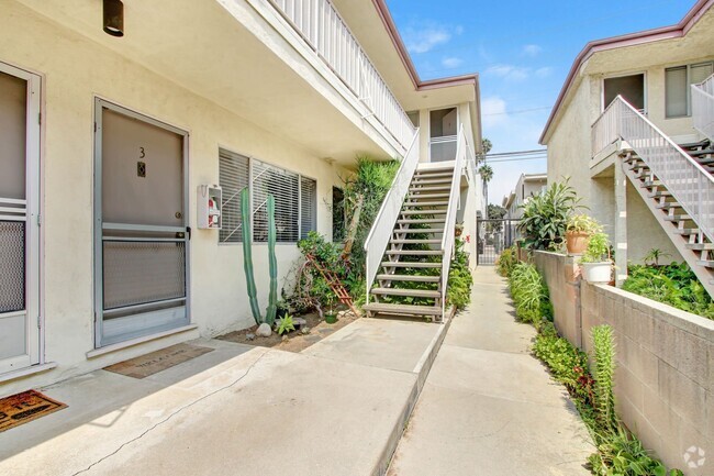 Building Photo - 1449 Princeton St Unit 3 Rental