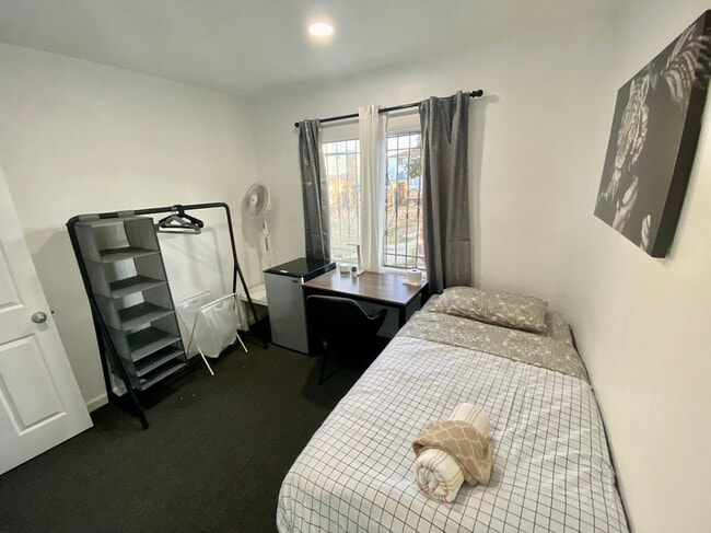 Photo - 1513 W Florence Ave