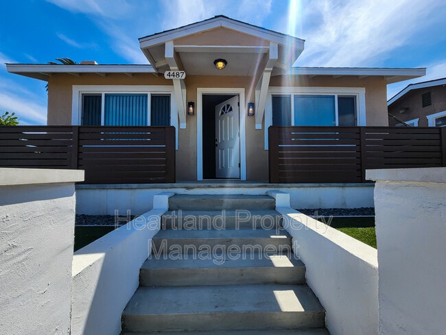Photo - 4487 Landis St