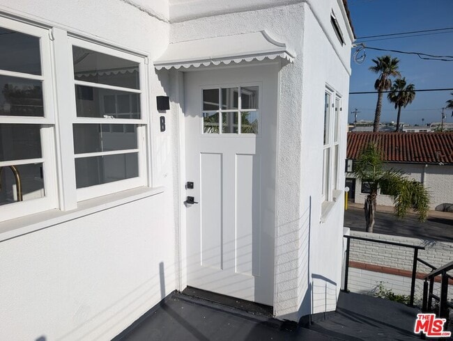 Building Photo - 1147 24th St Unit B