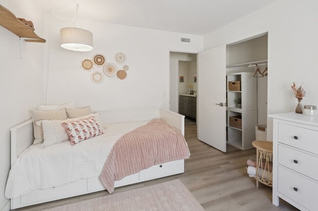 Photo - 2868 Brandeis Dr