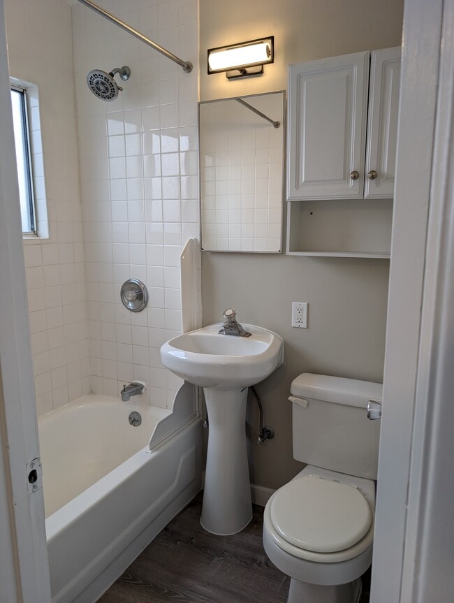 bathroom - 4431 College Ave Unit 4431