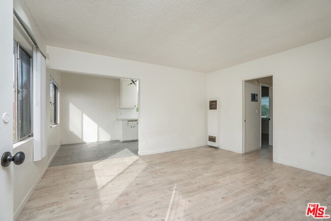 Building Photo - 2614 Michigan Ave Unit 4