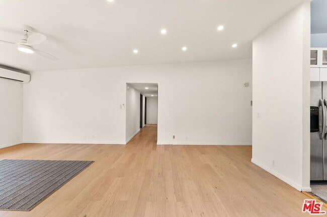 Photo - 2160 Lake Shore Ave Unit B